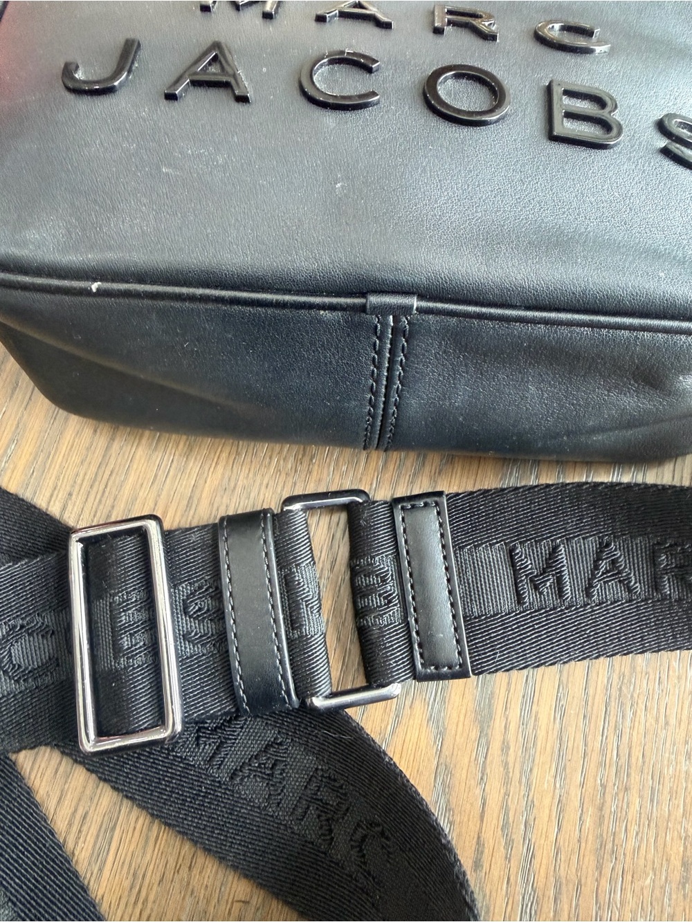 Marc Jacobs Black Leather Logo crossbody Bag - Picture 3 of 11